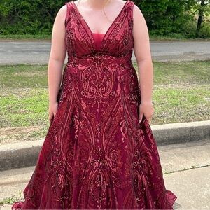 Like New Clarisse Prom Dress. Red/Burgundy. Size 18. Paid $550
asking $300